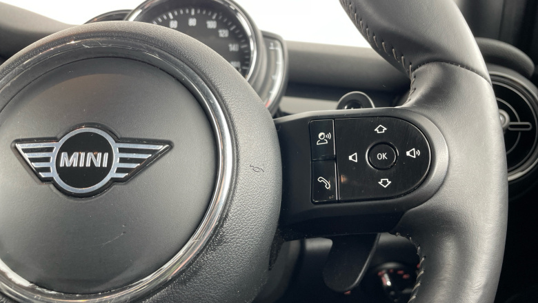 MINI Hatchback 2.0 Cooper S Sport 5dr Auto [Comfort/Nav Pack] Petrol Hatchback